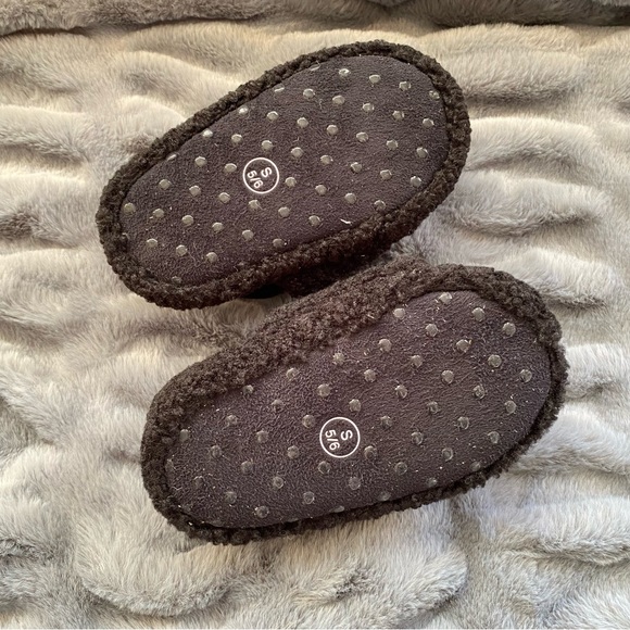 Cat & Jack Avi Single Strap Shearling Slippers - Picture 6 of 9